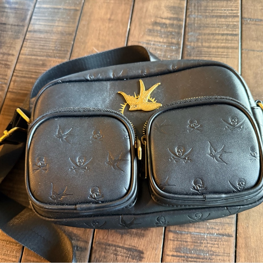 Loungefly Crossbody purse DISNEYLAND PIRATES OF THE CARRIBEAN